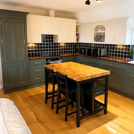 Charming In Oranmore With Sea View 8mins From Lägenhet Galway