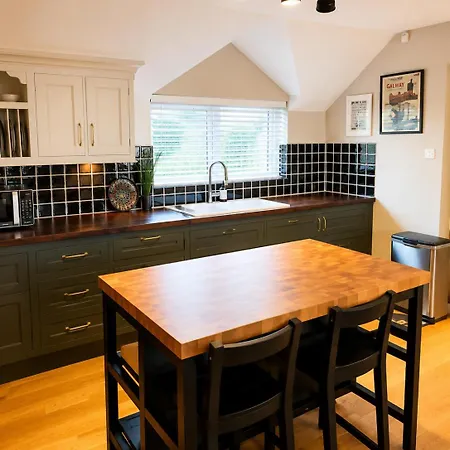 Charming In Oranmore With Sea View 8mins From غالواي