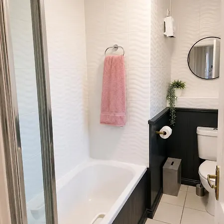 Charming In Oranmore With Sea View 8mins From * غالواي