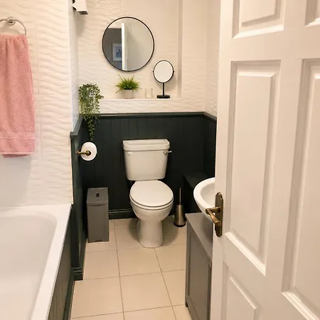 Charming In Oranmore With Sea View 8mins From شقة غالواي